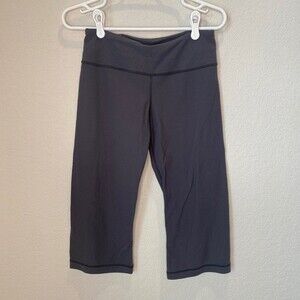 Lululemon Grey Cropped Straight Leg Mid Rise Leggings - Size 6 - EUC